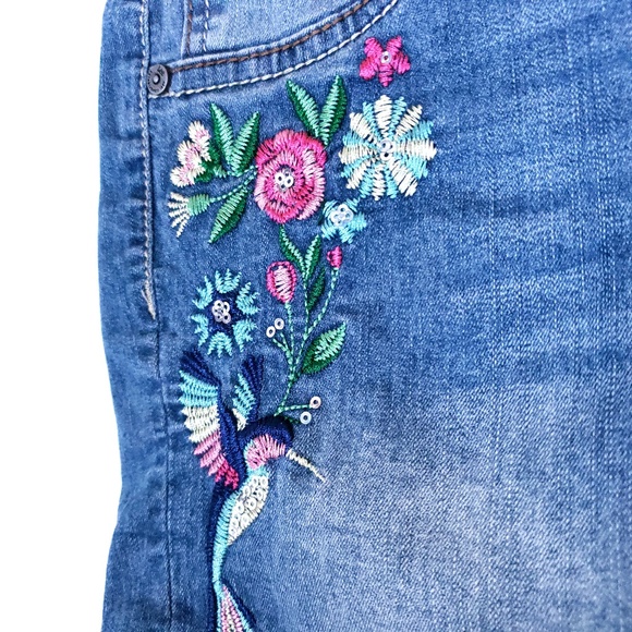 Lee Girls Midi Short Embroidered Flower Hummingbirds Color Blue Size 8 - NWT - Picture 3 of 6